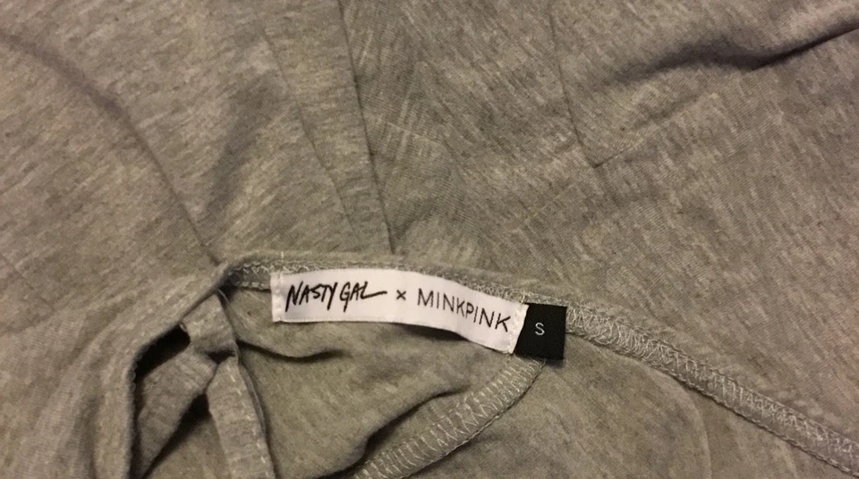 Body Mujer NASTYGAL X MINKPINK Gris Correa Espagueti Cuello en V Talla Pequeña Usado en Excelente Condición Foto 3 de 3