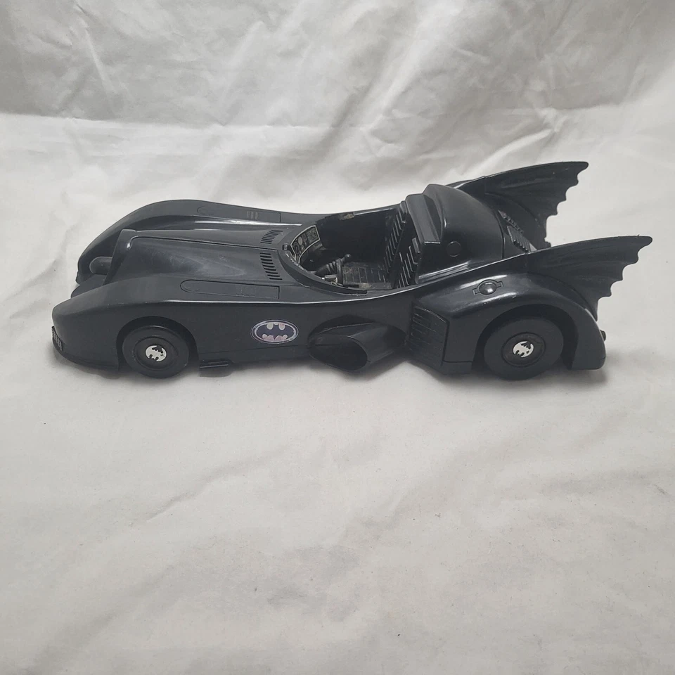 Toy Biz DC Comics Batman 1989 BATMOBILE Figura de Acción Vehículo De Colección para Piezas Foto 2 de 4