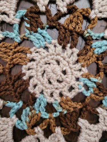 "Doily de ganchillo hecho a mano vintage en marrón/bronceado/azul 12" - Imagen 9 de 11