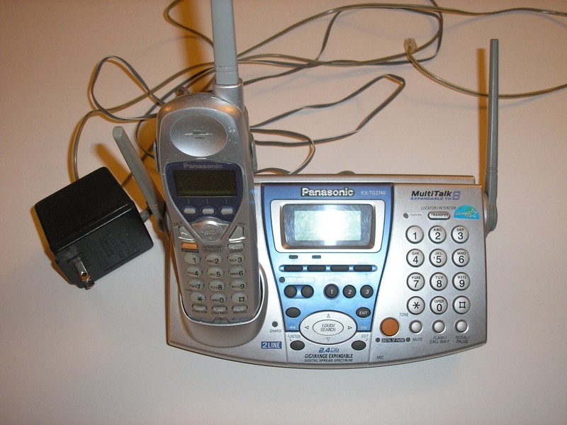 Panasonic KX-TG2740S 2.4 ghz 2 Line Cordless Phone System with Answering Machine