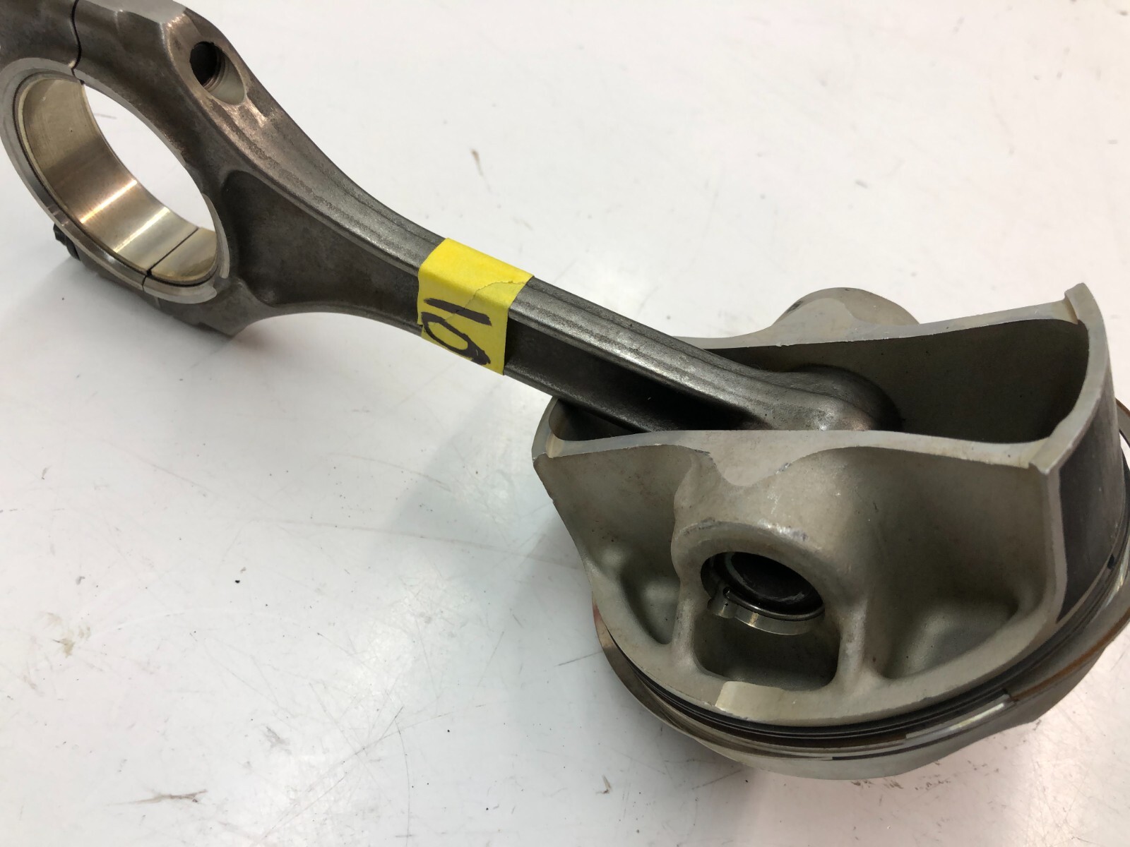 LAMBORGHINI AVENTADOR PISTON HEAD COMPLETE WITH CONNECTING ROD 07M107075J 