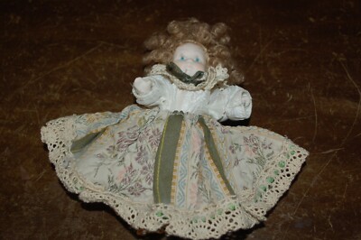 Die Puppenwelt - Sammlerpuppe, Gesichtskunst Porzellan (2a), gebraucht