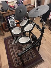 Roland TD9K2 Electric Drum Kit Mesh Head with Pearl P902 Double Pedal Bundle