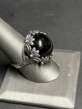 DGS 925 STERLING SILVER AND ONYX FOLIATE AND SCROLL DESIGN RING SIZE 9