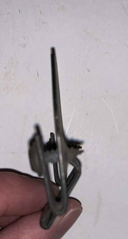 Dodge D100 D150 D350 1981-1993 OEM guantera pestillo puerta golpeador captura Foto 3 de 4