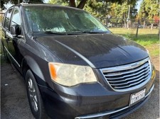 2014 Chrysler Town & Country Touring Minivan 4D
