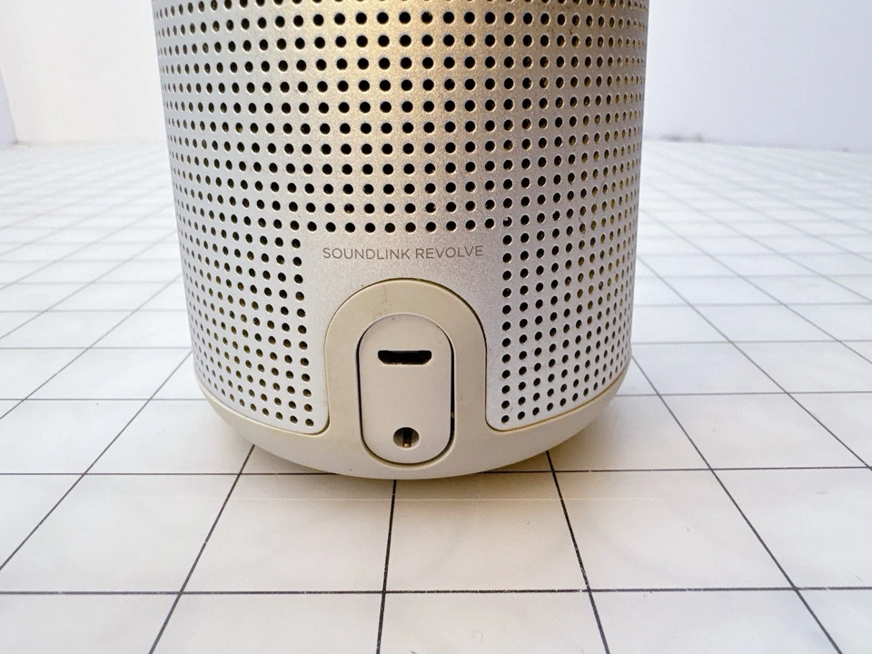 Altavoz portátil Bluetooth Bose SoundLink Revolve - plateado Foto 4 de 4