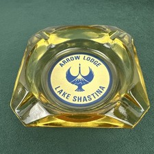 "Cenicero vintage de vidrio ámbar Arrow Lodge Lake Shastina California recuerdo 3,5"""