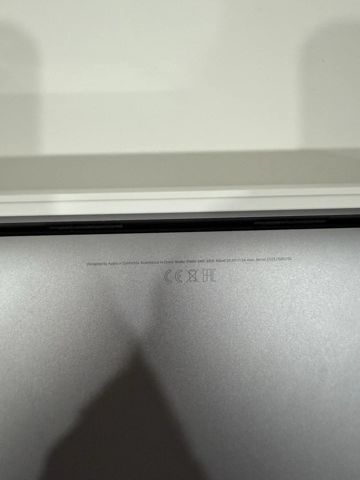 Apple MacBook Pro 13 Touch Bar A1989 2019 I5 256GB 16GB RAM Space Gray Defekt - Bild 4 von 4