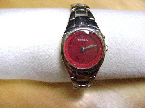silver tone ES-9572 Womens Red Face 
