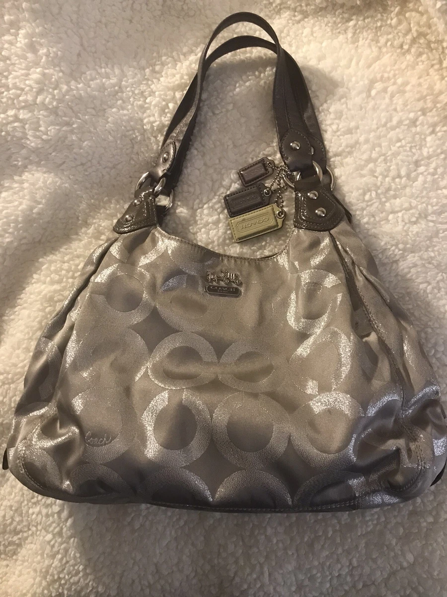 Coach purse with snap in the middle Clearance