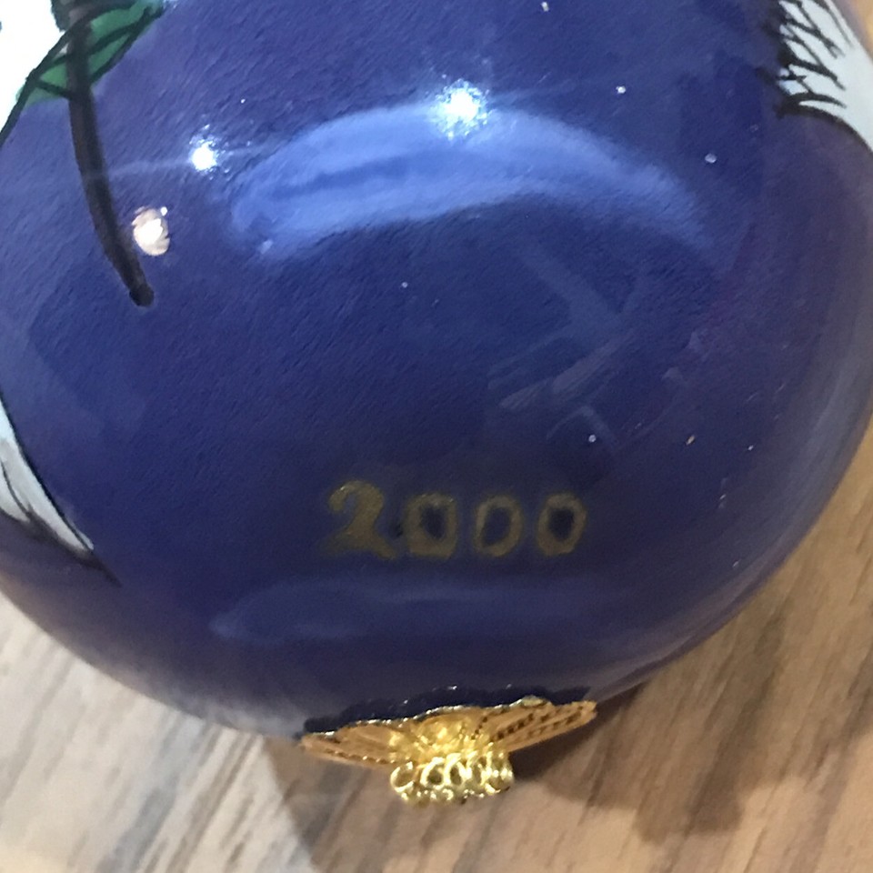 Pier One White Dove “PEACE” hand Painted 2000 Christmas Ornament 2.5