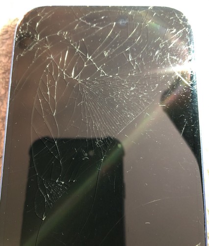 Apple iPhone 16 128GB - Ultramarine (Unlocked) Cracked Screen Works / Back READ - Photo 3 sur 12