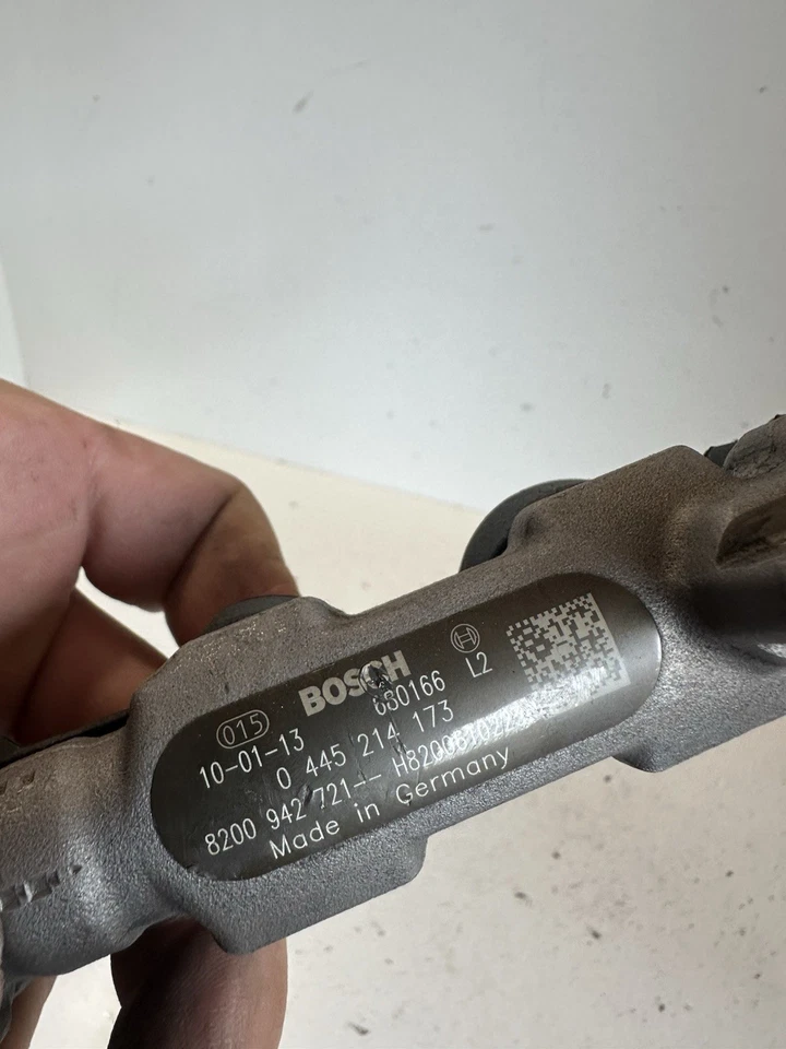 Renault Laguna Fuel Rail With Sensor Bosch 0445214173 Genuine 2.0 Dci 2010 - Image 2 of 2