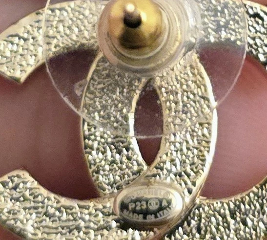 Auténticos Pendientes Chanel Cc Oro Cristal Negro Foto 3 de 3