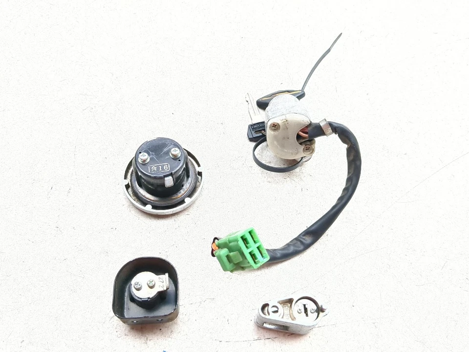 05-19 Suzuki LS650 Boulevard S40 conjunto de trava interruptor de ignição tampa e chave - Imagem 2 de 4