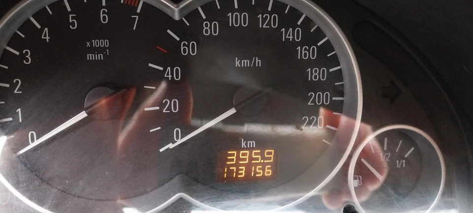 Opel Corsa C 1.2 , 8 fach bereift , AHK abnehmbar - Bild 4 von 4