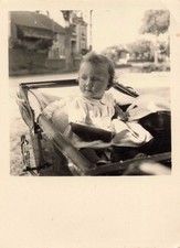 ANCIENNE PHOTOGRAPHIE 1950 BÉBÉ DANS SON LANDEAU