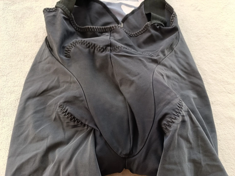 Culotte con tirantes Assos Racing Fit St. Equipe para hombre negro acolchado talla S - DEFECTOS Foto 4 de 4