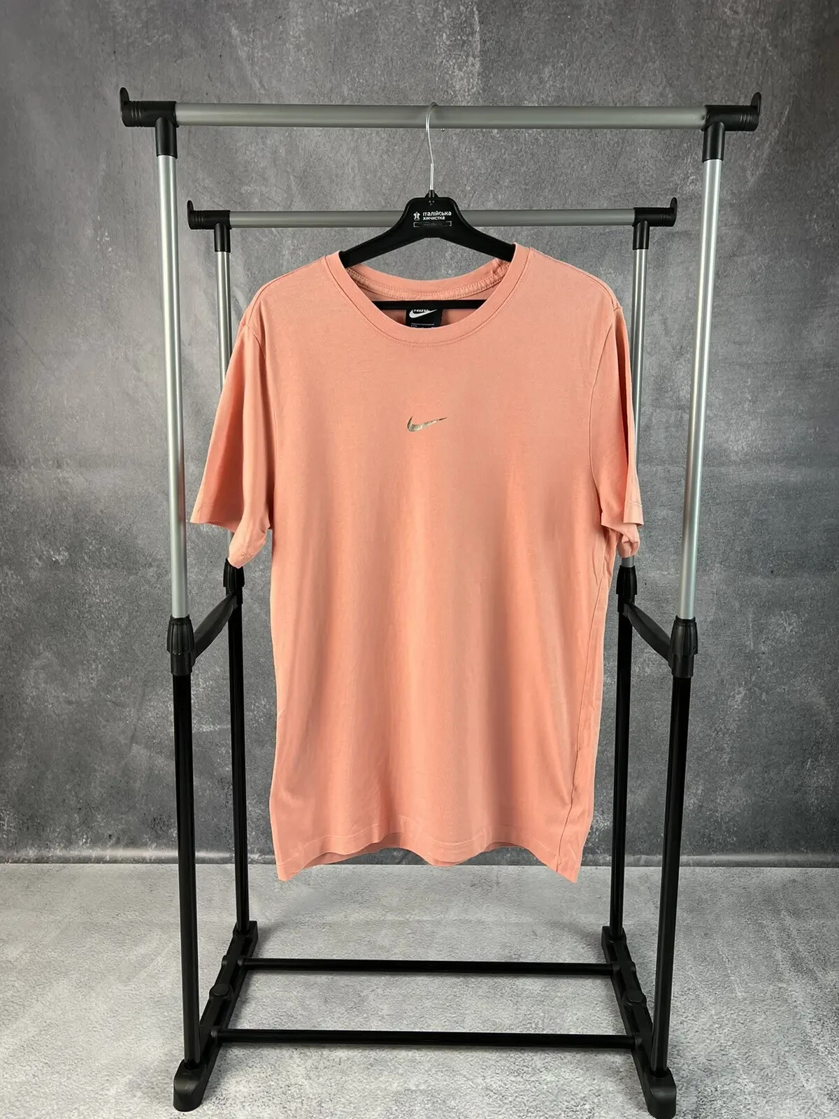 Nike Men's Small Swoosh Logo Comfort Fit T-Shirt