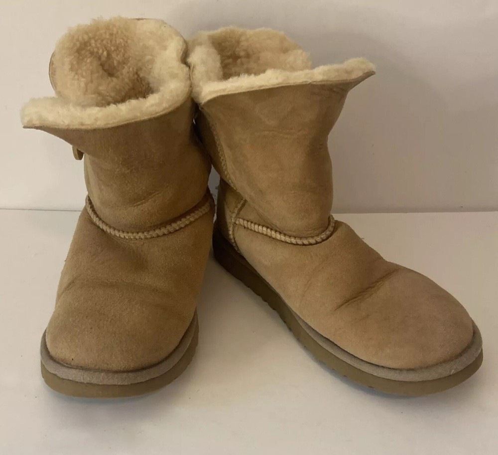 Women's UGG Bailey Button Boots Chestnut Sand Brown 5991 Size 5 Single Button