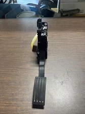 2014 FORD FOCUS Automatic Transmission Accelerator Gas Pedal 2.0L Sedan Bb135