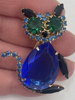 Signed Alice Caviness Cat Brooch Emerald Blue & Black Crystal