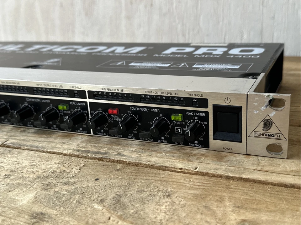 Procesador Dinámico Cuádruple Interactivo de Audio BEHRINGER MULTICOM PRO - Modelo MDX4400 Foto 3 de 4