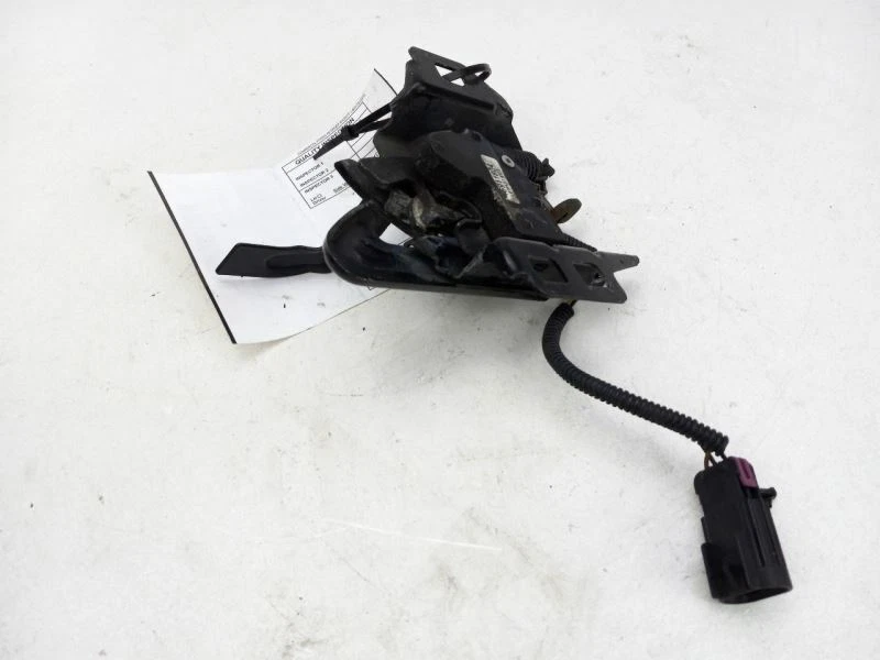 Chevrolet Malibu 2009 pestillo del capó Foto 4 de 4