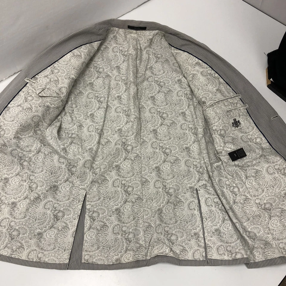 Express White SEERSUCKER Sport Coat SKULL Crossbones Jacket Cotton Blazer 40 R - Image 4 of 4