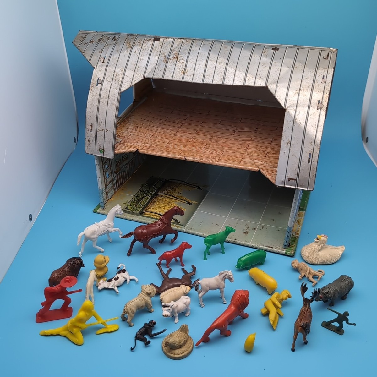 Vintage 1960s Marx Happi Time Barn Farm Tin Farmhouse w/ Animals