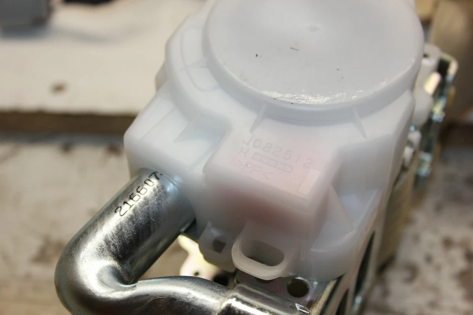 Toyota Land Cruiser 2008-2020 cinturón de seguridad delantero derecho (tostado claro) (VN17) Foto 4 de 4