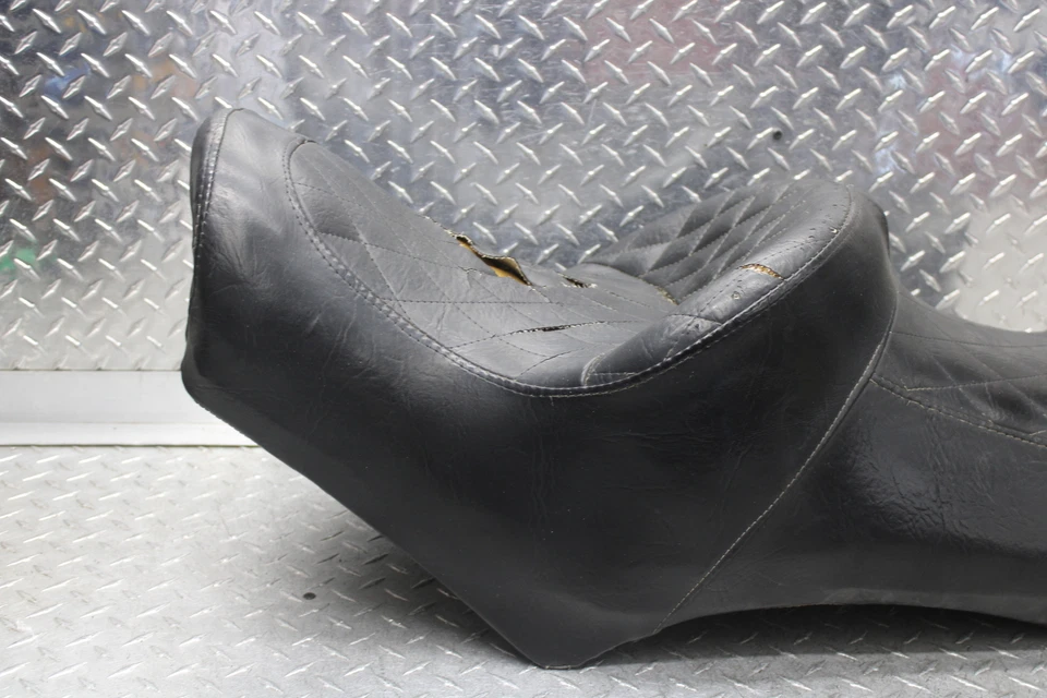 1982 YAMAHA VIRAGO 750 XV750 SEAT 5G5-W2472-00-00 - Image 3 of 4