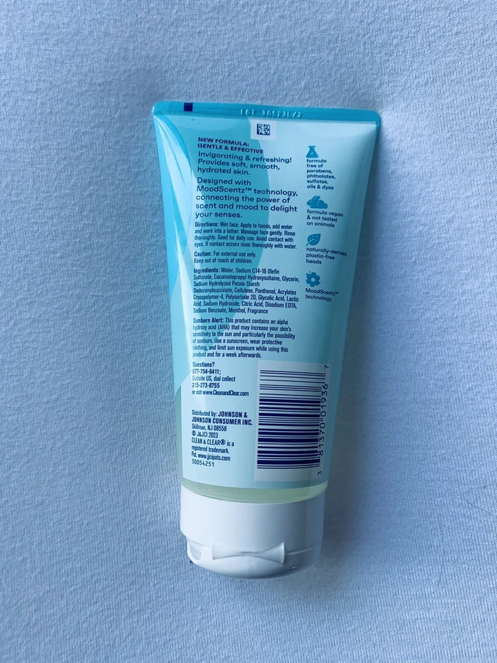 Clean & Clear Oil-Free Deep Action Exfoliating Facial Scrub, 5 oz. - Image 2 of 2