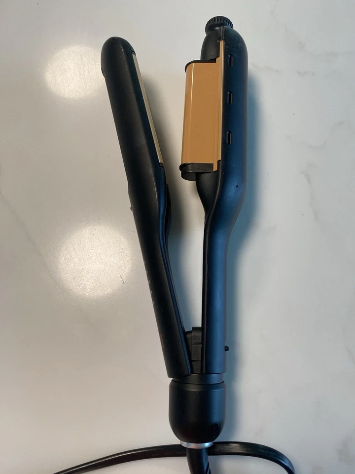 CHI Multi-Wave Styler - Hairstyles with Adjustable Barrel for Customizable Waves - Image 3 of 4