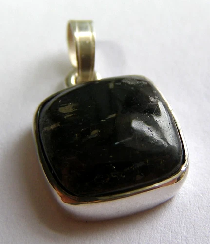 STERLING SILVER NUUMMITE PENDANT  - 1.71 gms 1.1 x 1.4 cms #2