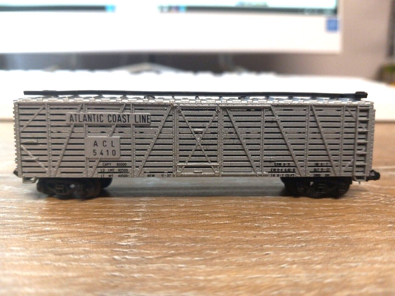 VINTAGE, LIMA. N SCALE, 50' STOCK CAR, A C L. W/METAL WHEELS. FREE SHIPPING
