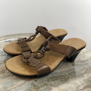 Clarks Women Sz 7.5 Comfort Sandals Gold Metallic Leather Slip On Slide Shoes -K | eBay