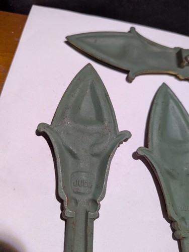 ANTIQUE JUDD CAST IRON DRAPERY CURTAIN TIE BACK SET GREEN TOP ORNAMENT BRACKET - Picture 9 of 13