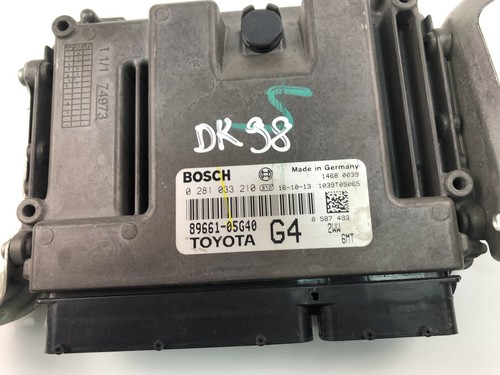 DK98 TOYOTA Engine Control Unit ECU 89661-05G40 0281033210 - Picture 2 of 4