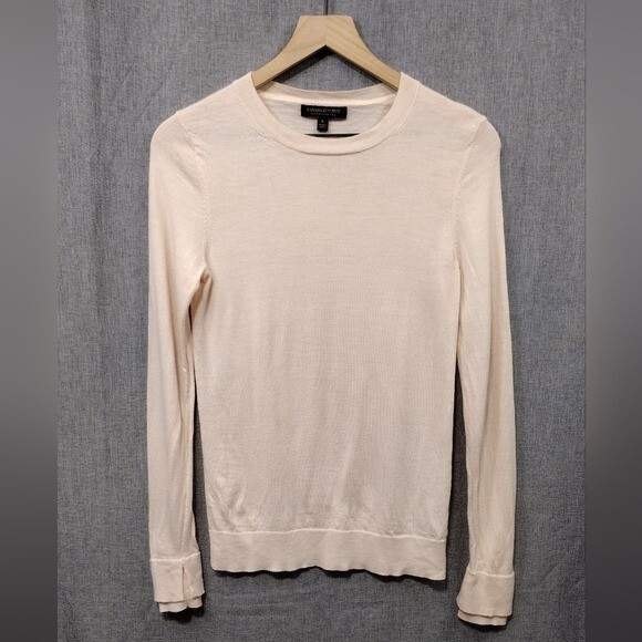 Banana Republic Womens 100% Merino Wool Sweater in Cream Minimalist Casual Style