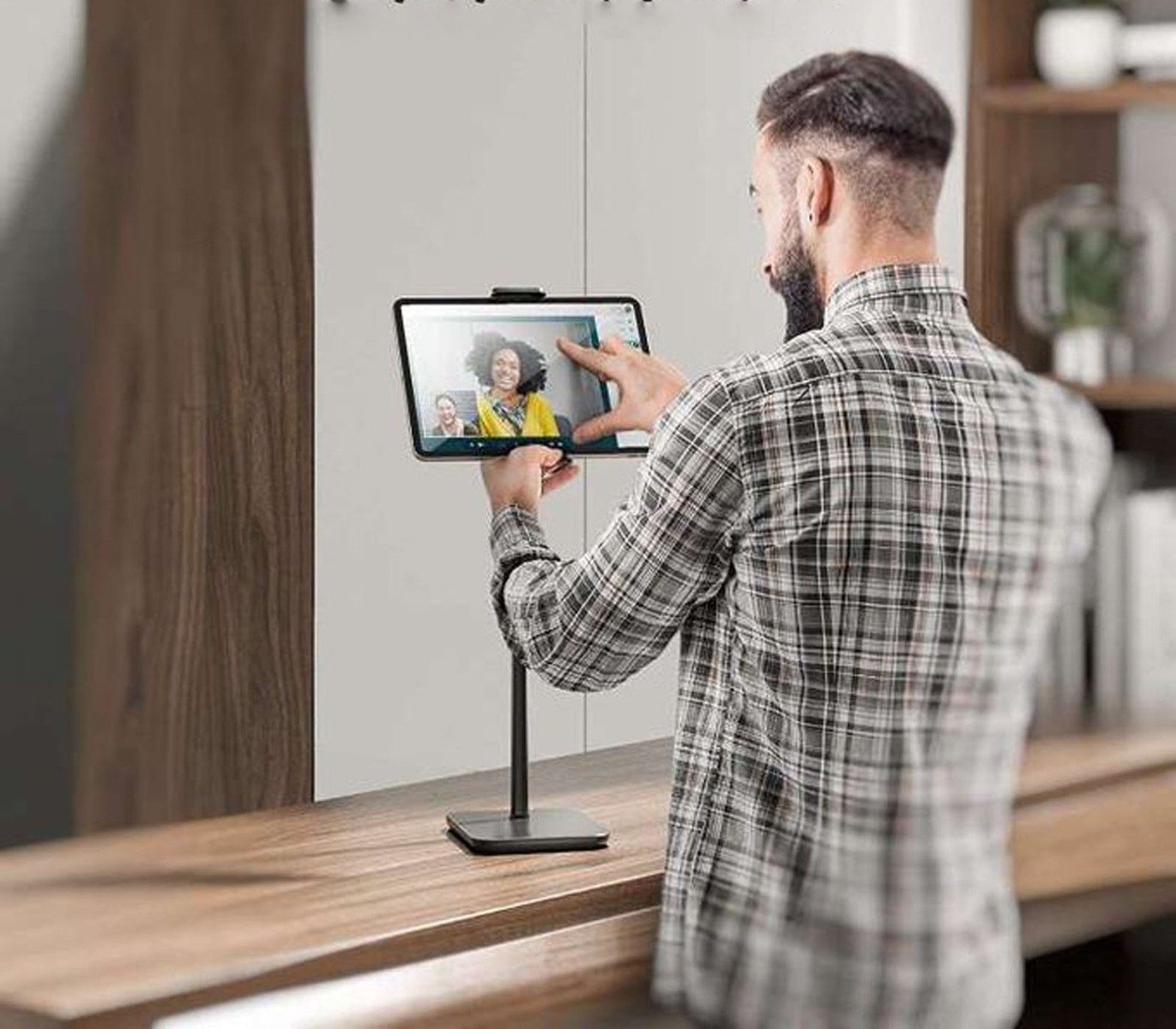 Supporto Tablet e Smartphone Regolabile QZJ201 con Gancio Cuffie - Offerta