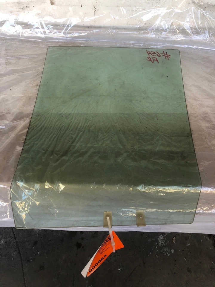 1999 - 2004 CHEVROLET GEO TRACKER Rear Door Glass Window Right Passenger Side RH - Image 3 of 4