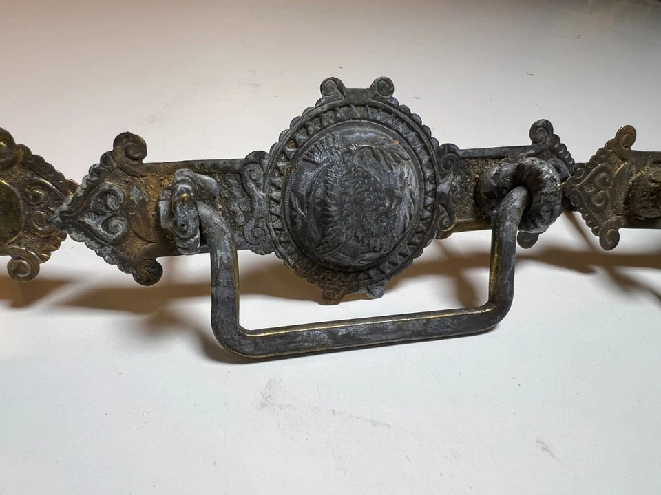 Antiguo cajón cajón cajón pájaro de bronce de latón federal victoriano ornamentado Foto 3 de 4