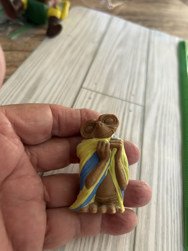 2002 Miniature ET Figurine