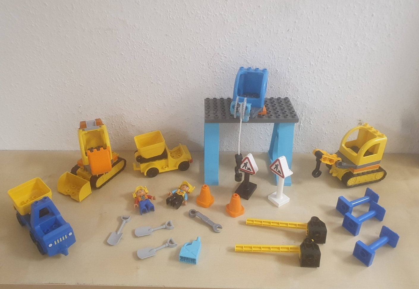 (A04) Lego Duplo Cantiere Operaio Edile Gru Escavatore Camion Strumento
