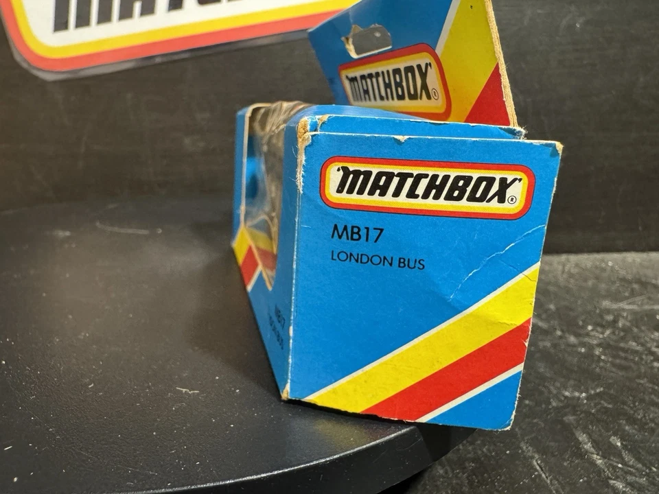 Matchbox Superfast Nr. 17 The Londoner Bus Silver Jubilee anthrazit Base #040 - Bild 3 von 4