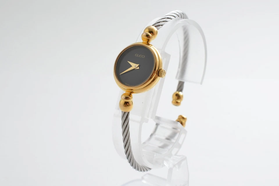 *EXCELENTE+5* Reloj de cuarzo vintage Gucci 2700,2,L 20 mm esfera negra brazalete dorado para mujer Foto 4 de 4