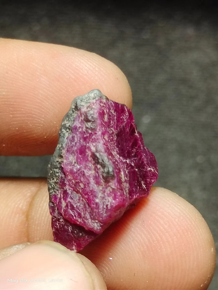 AAA Quality 100% Natural Red Ruby Rough SPECIMEN Size 22X12X10 mm Weight 25 crt - Image 3 of 3