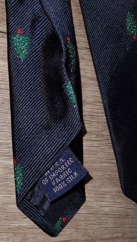 Vtg Land's End navy blue silk tie, embroidered Christmas trees w ornaments - Picture 4 of 9